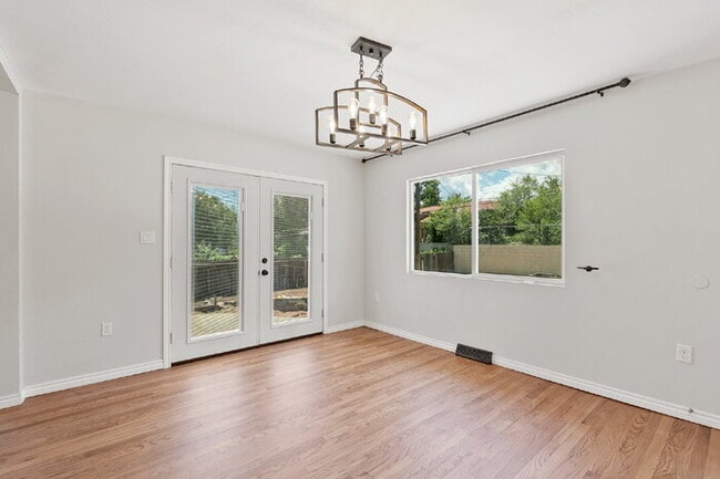 Building Photo - Central Location | 15 Min to Peterson, 20 ...