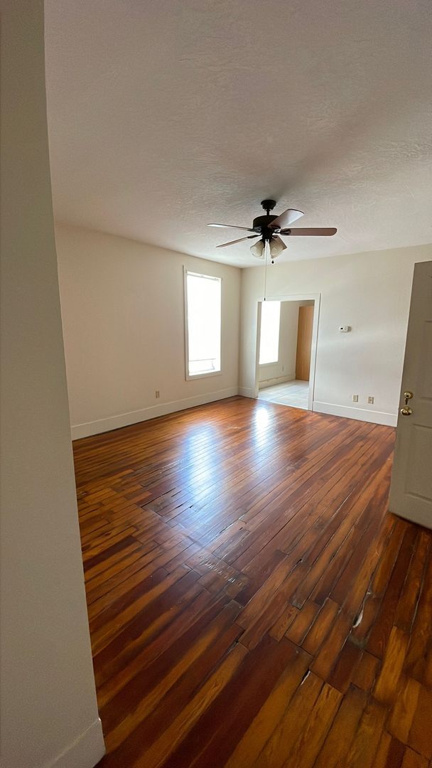Building Photo - Spacious 2/2 Apartment in Heart of Umatilla!