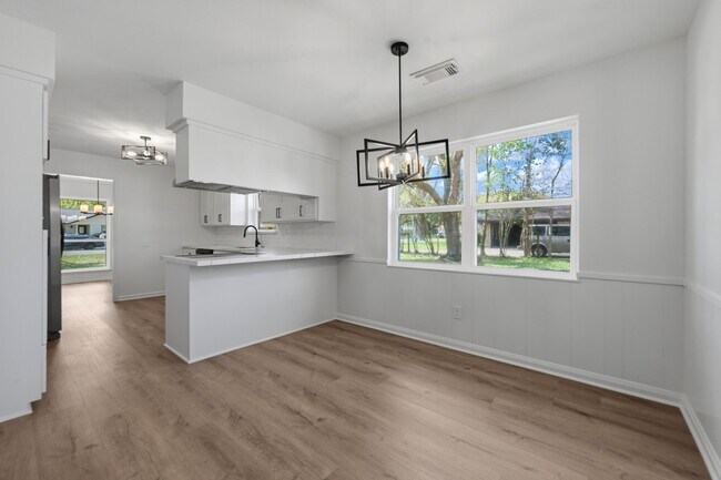 Building Photo - 210 Ridgemont Dr