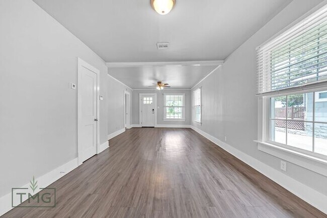Building Photo - 2 Bed, 2 Bath Home Near TU
