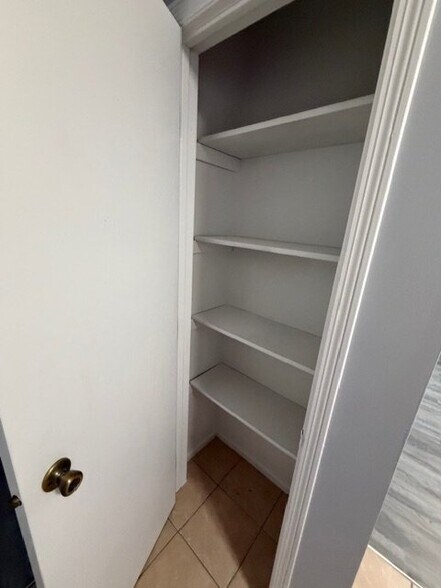 Building Photo - 205 Plum St