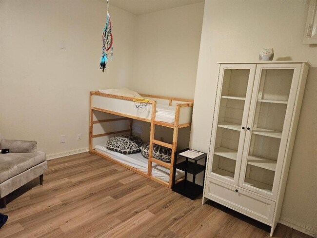 Building Photo - 710 N Avenue C