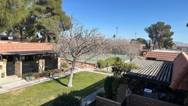 Building Photo - BEAUTIFUL 2 BEDS 1 1/2  BATHROOM APARTMENT