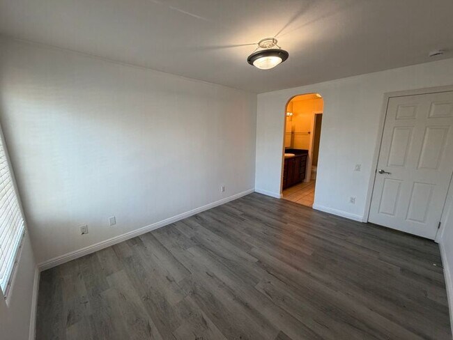 Building Photo - 5402 Balboa Arms Dr