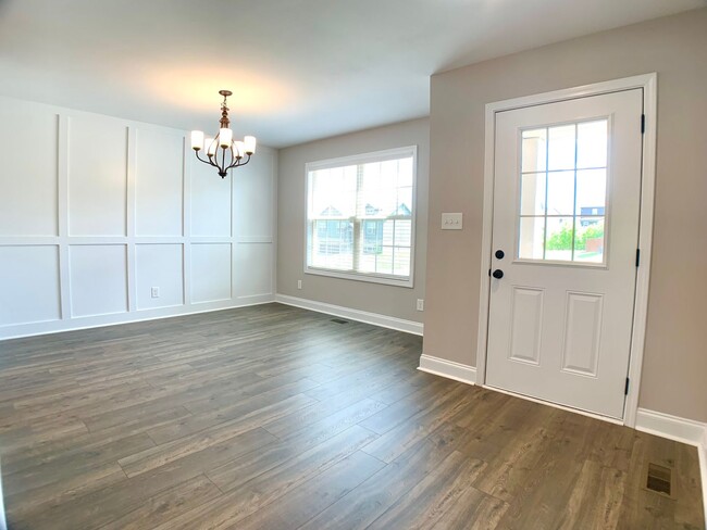 Building Photo - 733 Banister Dr