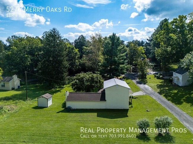 Building Photo - 5276 Merry Oaks Rd