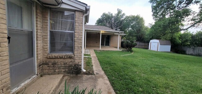 Building Photo - 5624 Woodway Dr