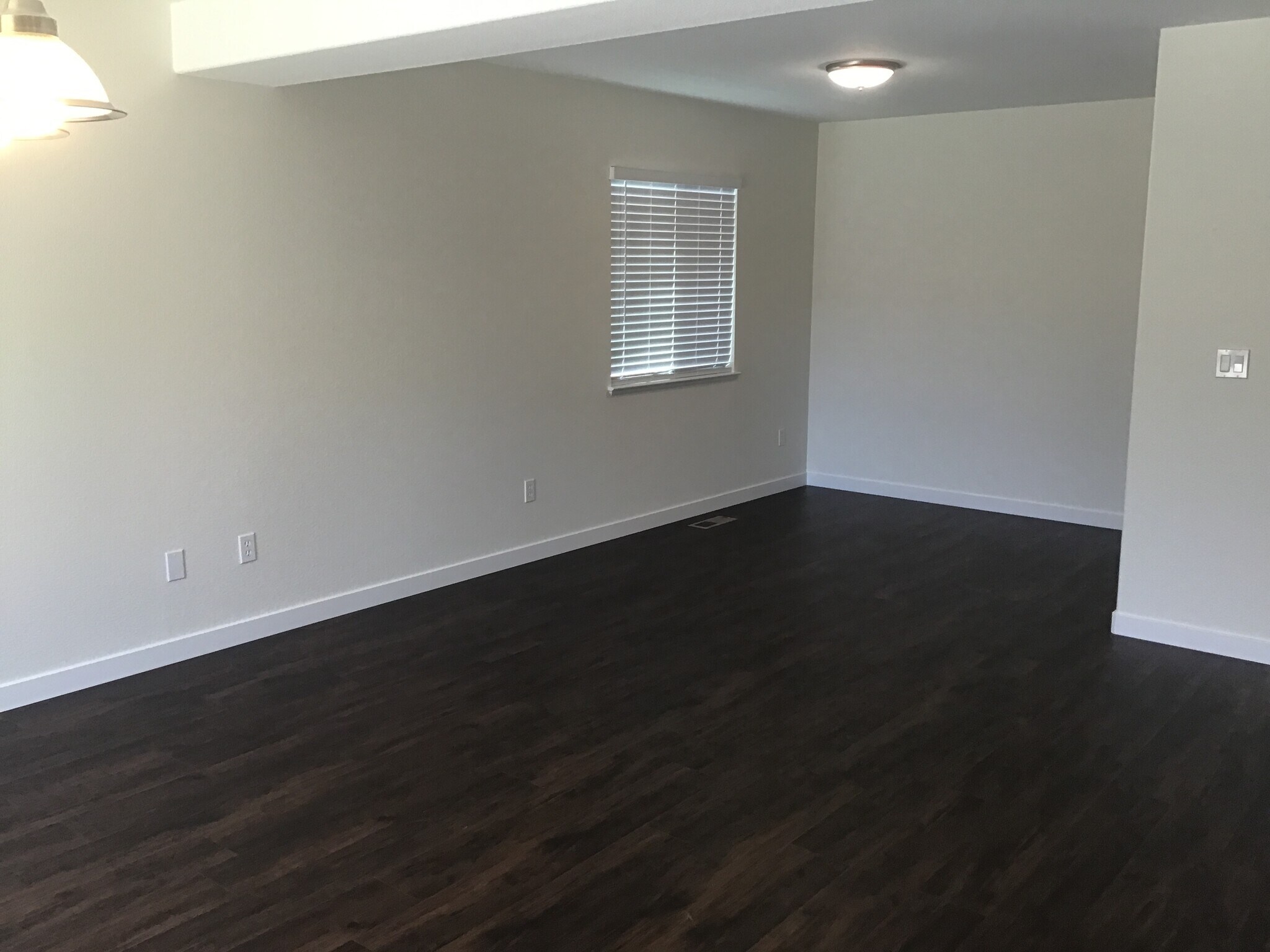 Building Photo - 18258 Oakbrook Ln