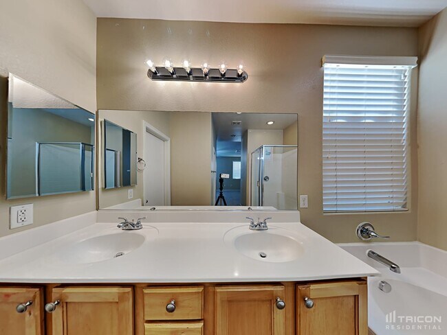 Building Photo - 3669 Karissa Heights Pl
