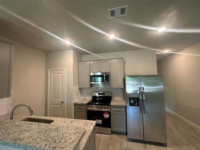 Building Photo - 104b Turner Dr