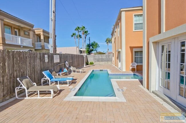 Building Photo - 102 E Capricorn Dr