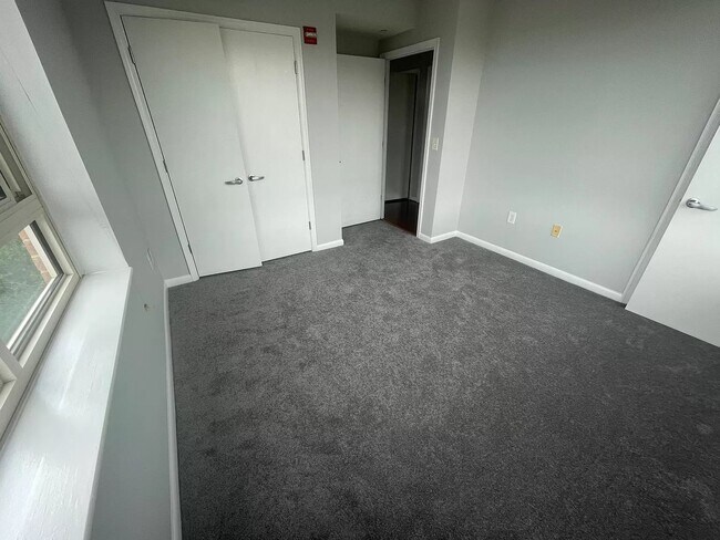 Building Photo - 355 I St SW