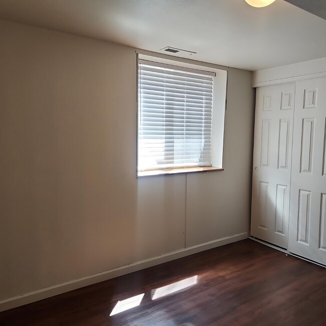 Building Photo - 911 W Leola St