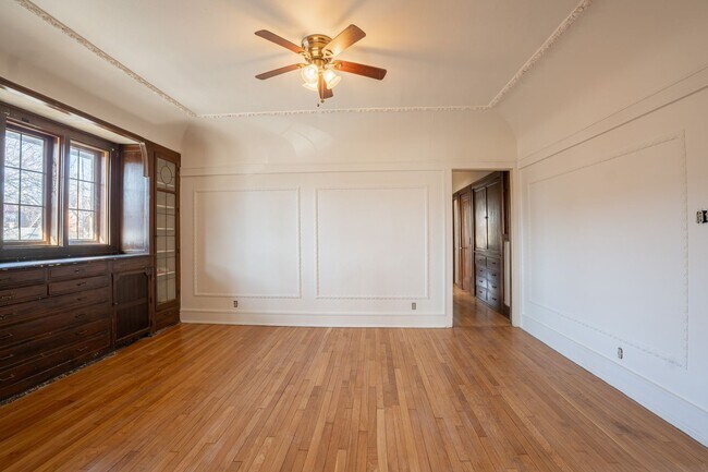 Building Photo - 2222 E Park Pl