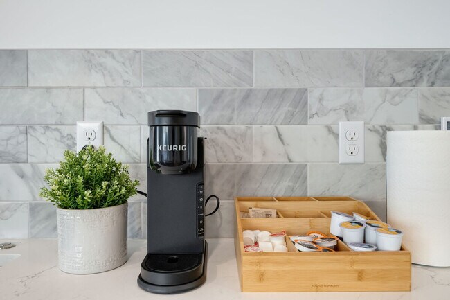 Building Photo - 5300 NE 67th St