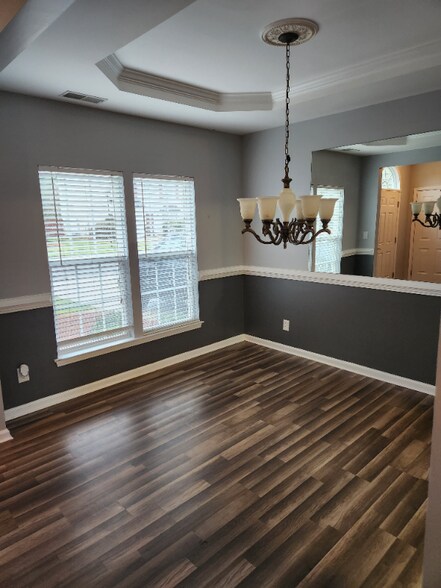 Building Photo - 4013 Holly Villa Cir