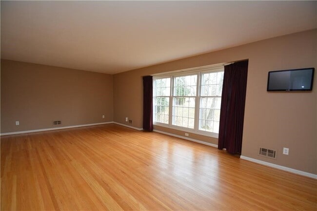 Building Photo - 28 Candlewood Dr