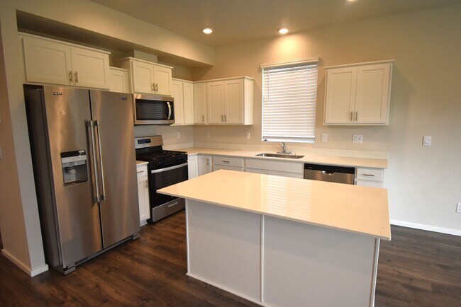 Building Photo - Beautiful Home in Cul De Sac!