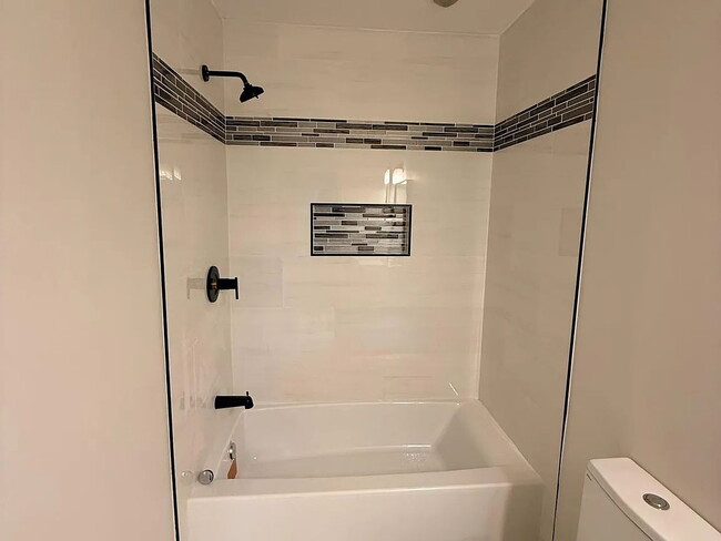 Building Photo - Welcome to this beautifully updated 3-bedroom, 2 full-bath 1400 sqft of modern living space.