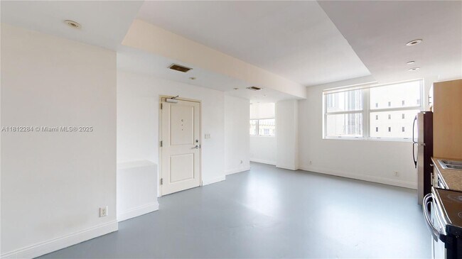 Building Photo - 111 E Flagler St