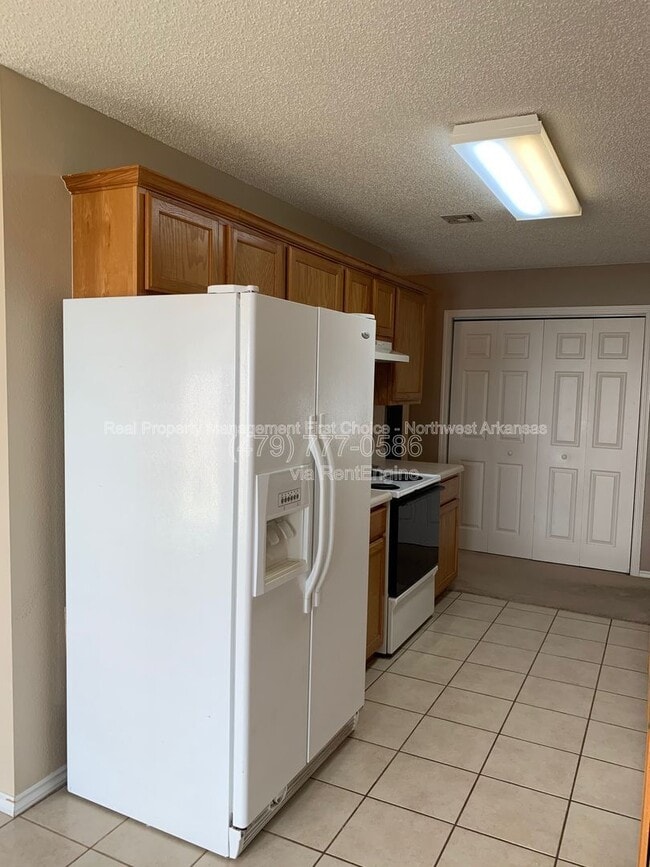 Building Photo - 1612 Cresent St