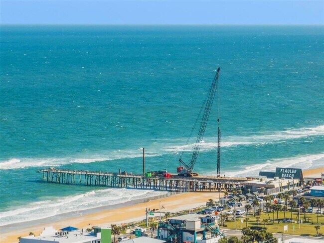 Building Photo - 305 N 6th St