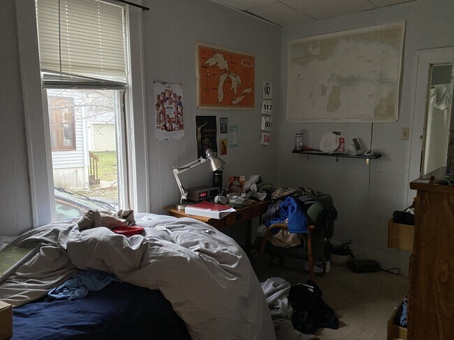 Building Photo - 11 W 14th St