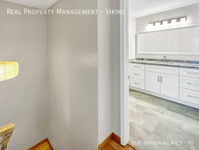 Building Photo - Renovated 2 Bed 1.5 Bath 1 Car Garage! - D...