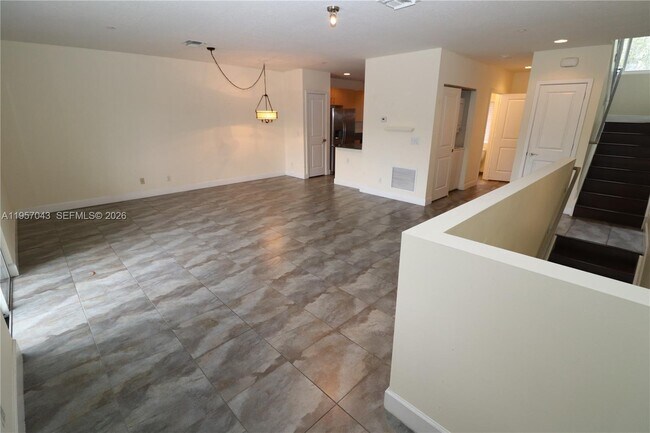 Building Photo - 609 NE 28th St