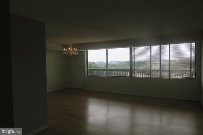 Building Photo - 3709 S George Mason Dr