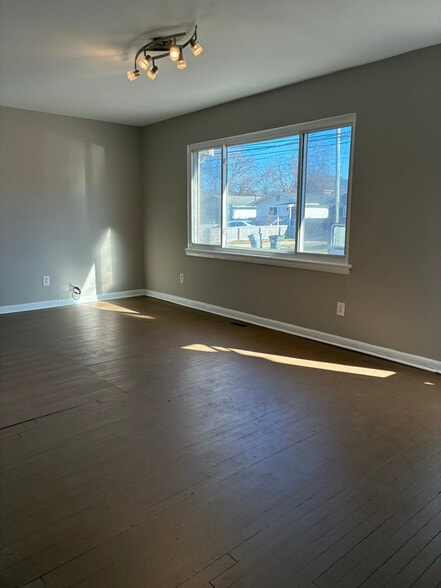 Building Photo - 719 Hemlock Ave