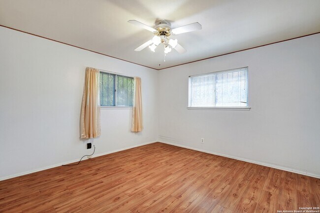 Building Photo - 166 Meadow Trail Dr