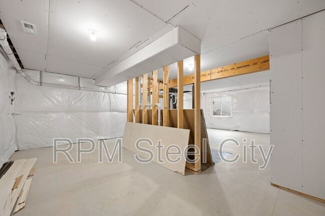 Building Photo - 868 E Sandusky Dr