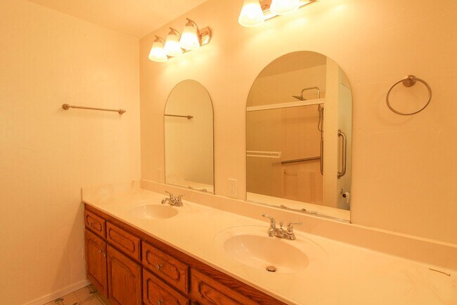 Building Photo - 3 Bedroom, 2 Bathroom Home w/ Large Backyard in Arroyo Grande