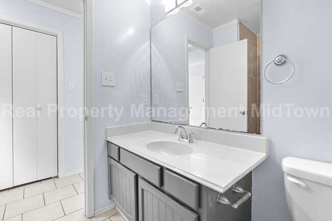 Building Photo - 2207 Roman Ct