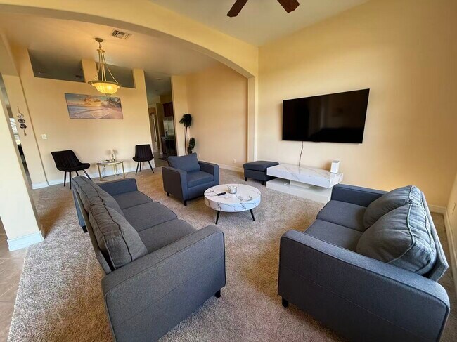 Building Photo - 409 SW 8th St