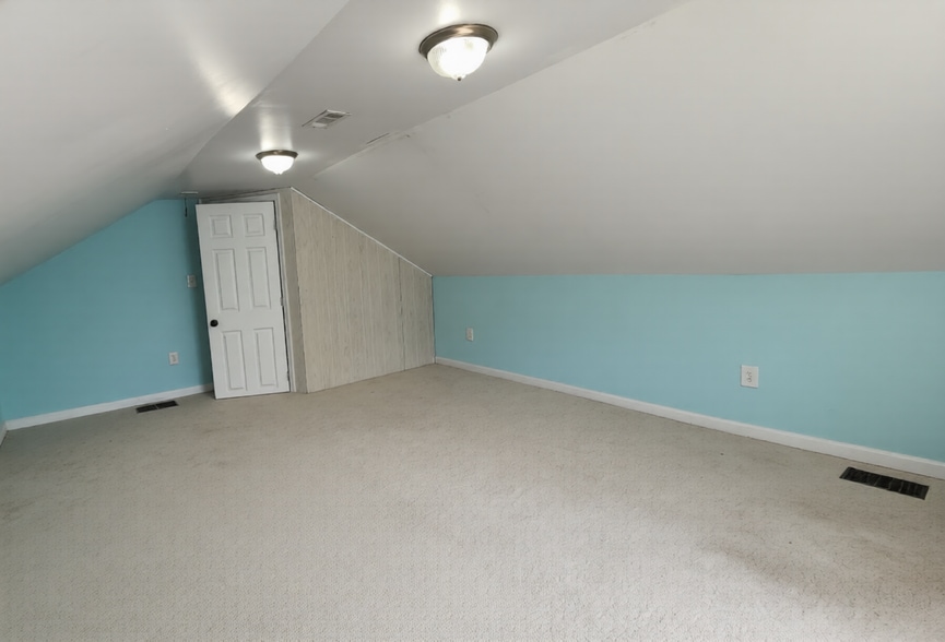 Building Photo - 2203 Edwards Ave