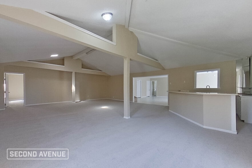 Building Photo - 12006 Pompton Dr