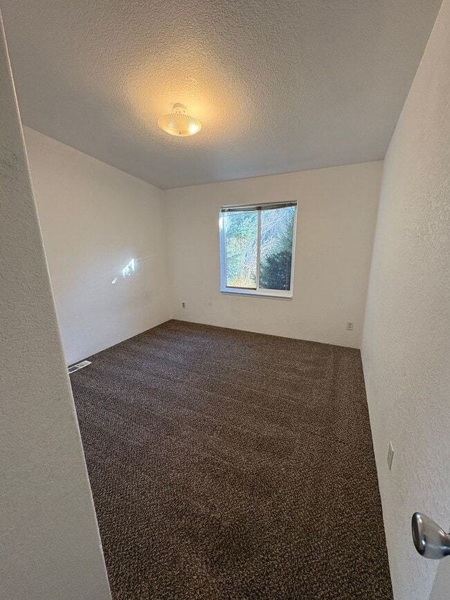 Building Photo - Country LIving