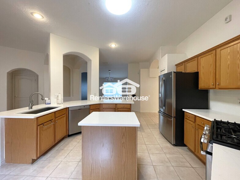 Building Photo - 14950 Hidden Oaks Cir