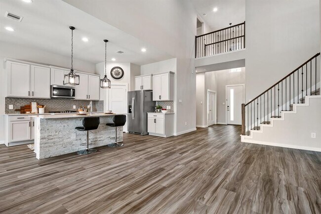 Building Photo - 14261 Lake Lodge Dr