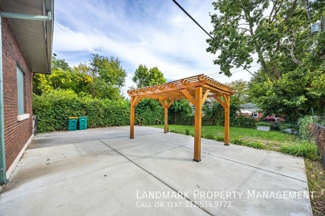 Building Photo - 812 Farragut Pl