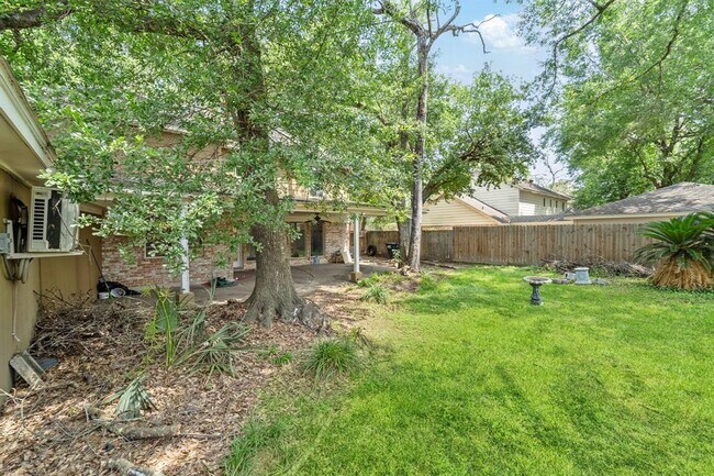 Building Photo - 1823 Saddlecreek Dr