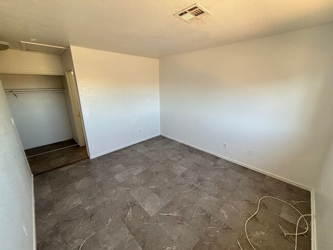 Building Photo - Charming 3Bed/1Bath apartment located in North Las Vegas— Enjoy Rent-Free Holidays!