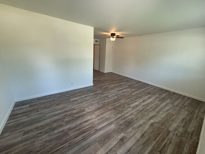 Building Photo - 10748 Tropic Dr