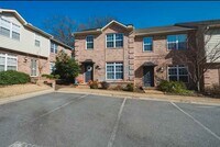 Building Photo - *Coming Available in October* Pride of ownership shines in this convenient Midtown, 2 BR & 2.5 BA...