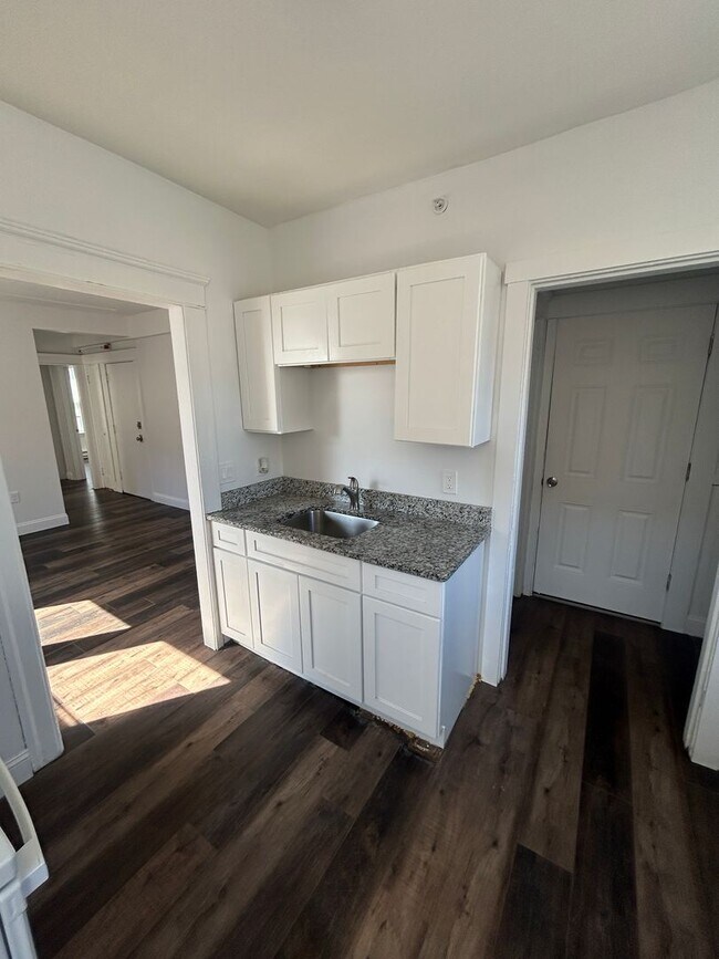 Building Photo - 1A Hitchcock Rd