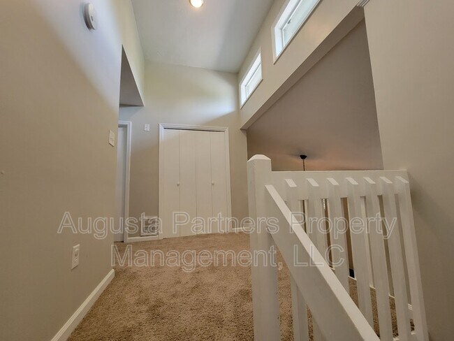 Building Photo - 2612 Fox Ct