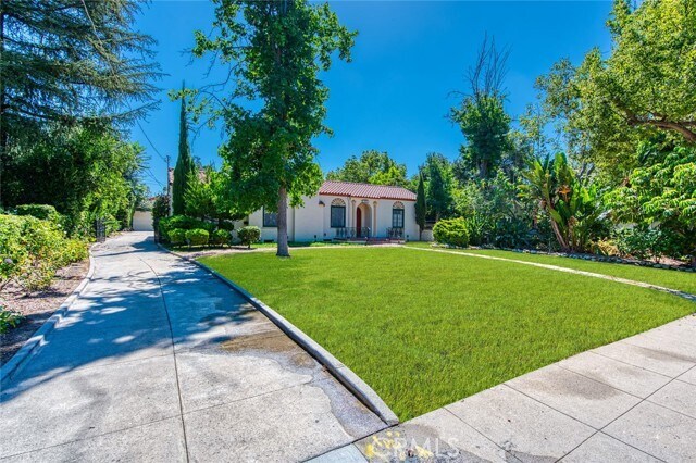 Building Photo - 1096 Armada Dr