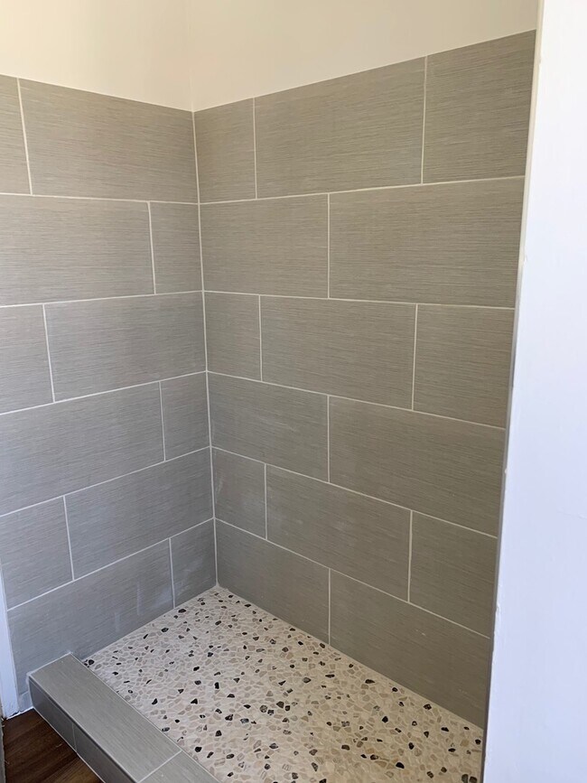 Building Photo - 206